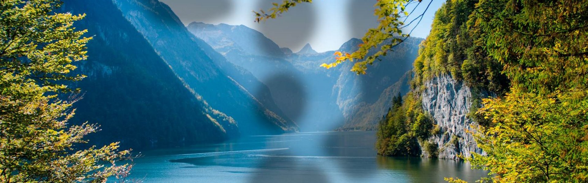 Landschaft mit See, durch dunkle Flecken und unscharfe Bereiche im Blickfeld gestört – typische Sehbeeinträchtigung bei diabetischer Retinopathie