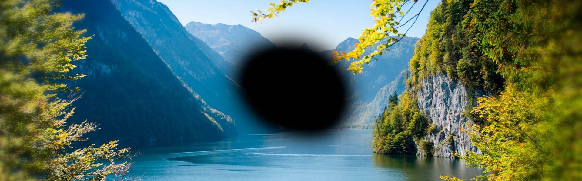 Das Bild zeigt die Augenerkrankung Makula mit einem etwas größeren Fleck im Sichtfeld